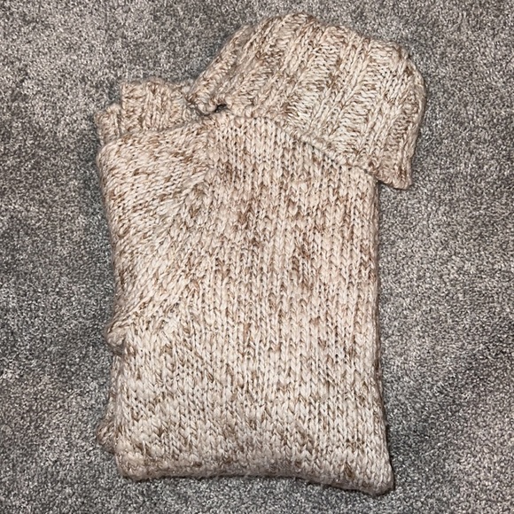 TRENDY Liz Claiborne tan turtleneck sweater - Picture 3 of 5